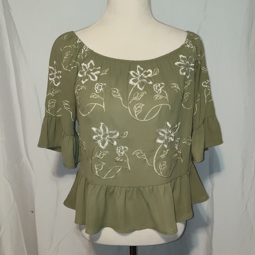 Candies Women's Top Size Medium Flowy Embroidery Floral Green